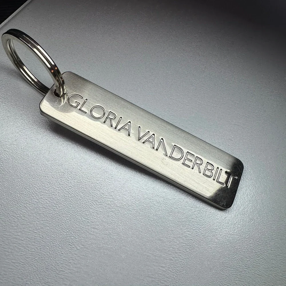 Gloria Vanderbilt‎ Key Chain Silver Tone Metal Logo Keyring Accessory